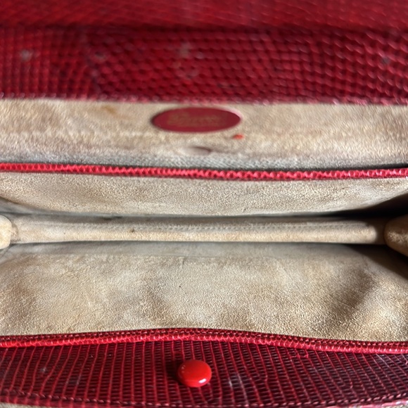 Vintage classic red Gucci shoulder with black, trim, rare find. - Picture 3 of 5